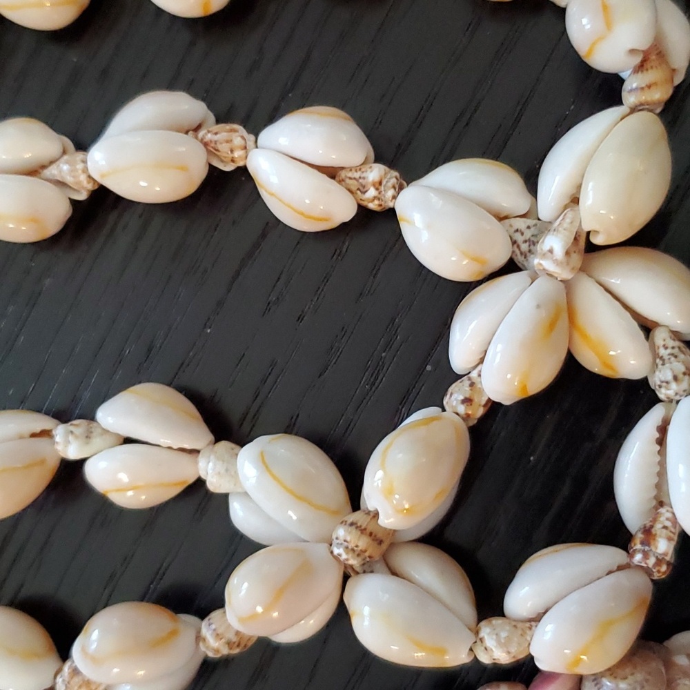 Long Shell Necklaces Estate Lot - Picture 6 of 6